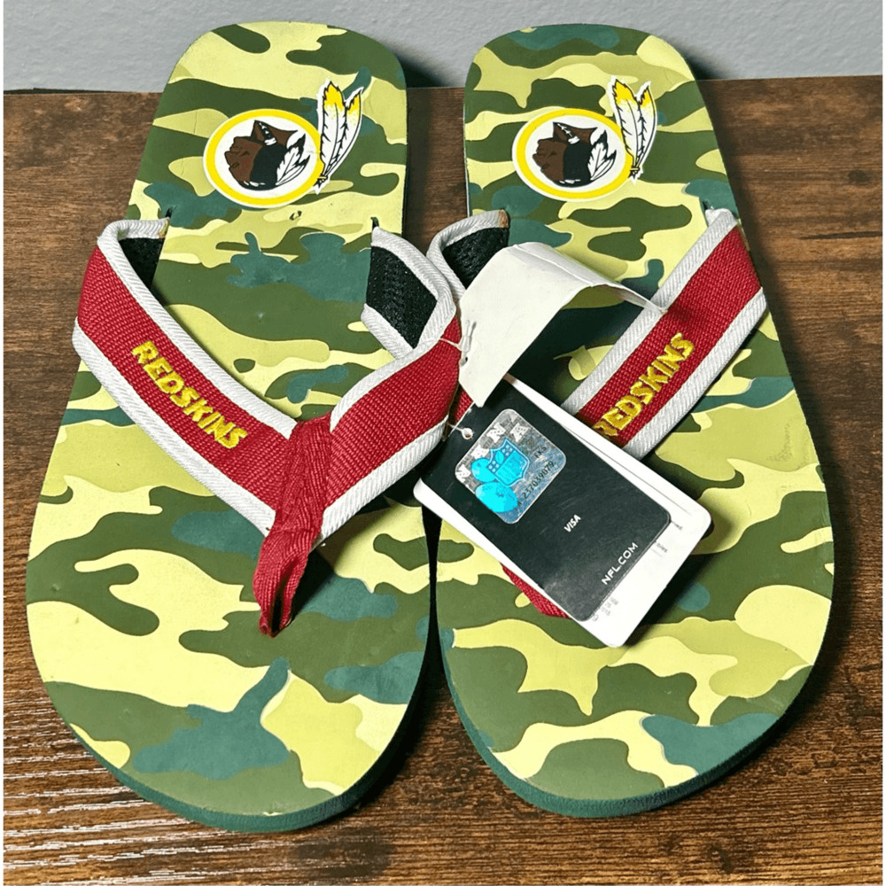 NWT Washington Redskins NFL Camo Flip Flop Sandals Sz M